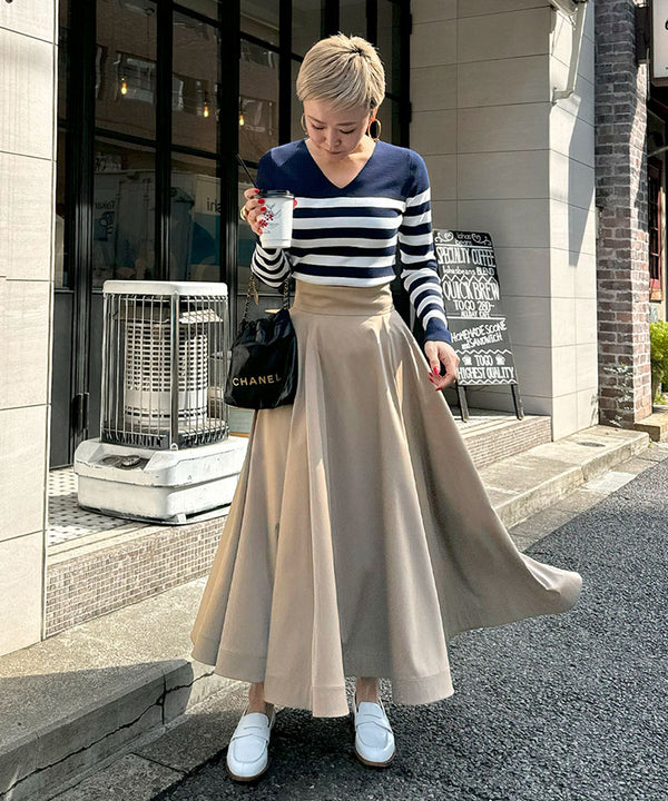 Three-dimensional flared skirt
