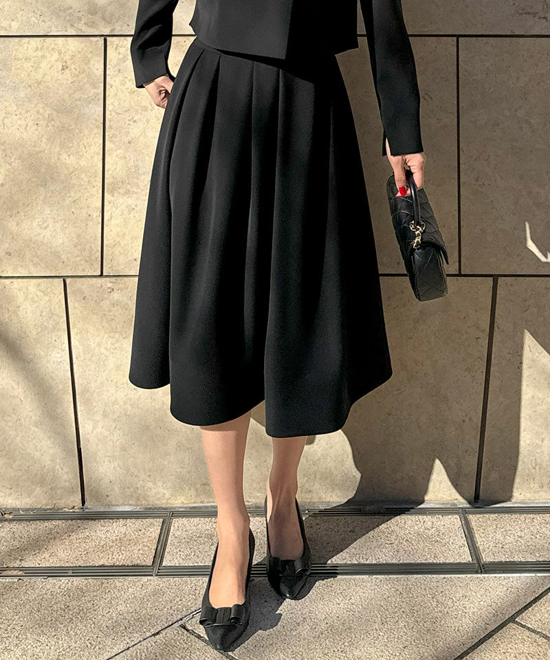 Audrey look classic tucked skirt