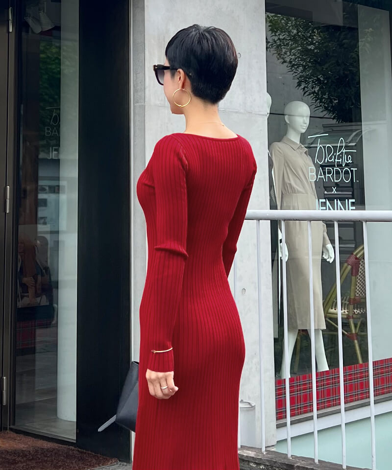 V-Neck ribbed knit long-sleeved dress