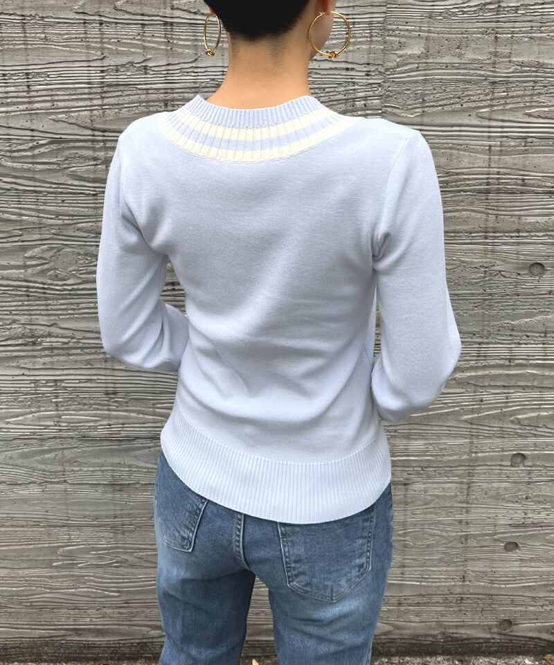 V-neck line knitwear